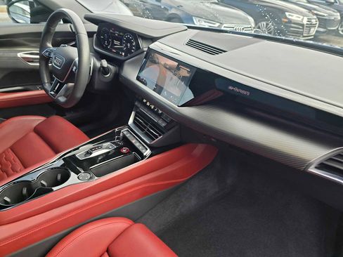 Used 2022 Audi e-tron GT Prestige image 13