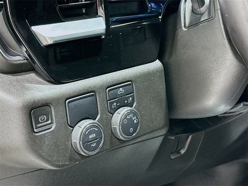 Used 2022 Chevrolet Silverado 1500 LT image 10