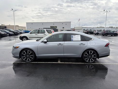Used 2023 Honda Accord Touring image 3