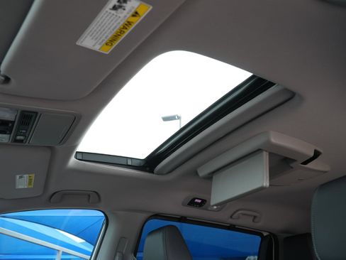 Used 2023 Honda Odyssey Touring image 17