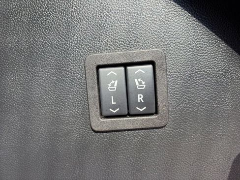 Used 2024 Buick Enclave Premium AWD/4WD image 59