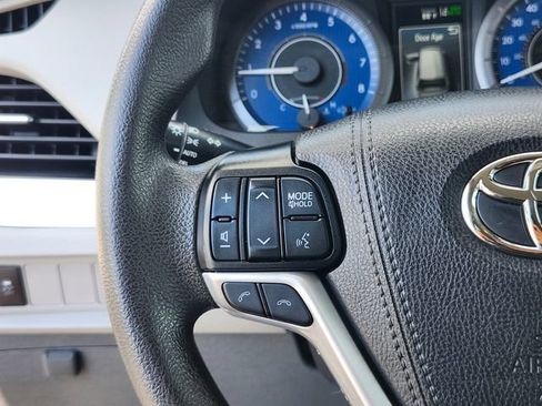 Used 2020 Toyota Sienna LE w/ LE Preferred Package FWD image 28