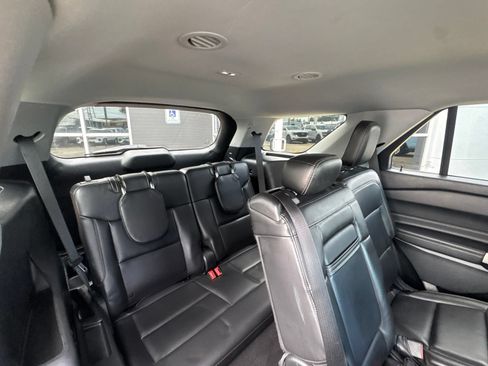 Used 2023 Ford Explorer XLT w/ Equipment Group 202A AWD/4WD image 27