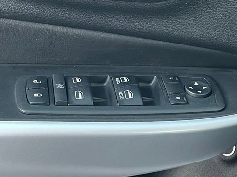 Used 2018 Jeep Cherokee Trailhawk image 22