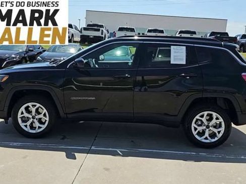Used 2025 Jeep Compass Latitude w/ Sun & Sound Group AWD/4WD image 5