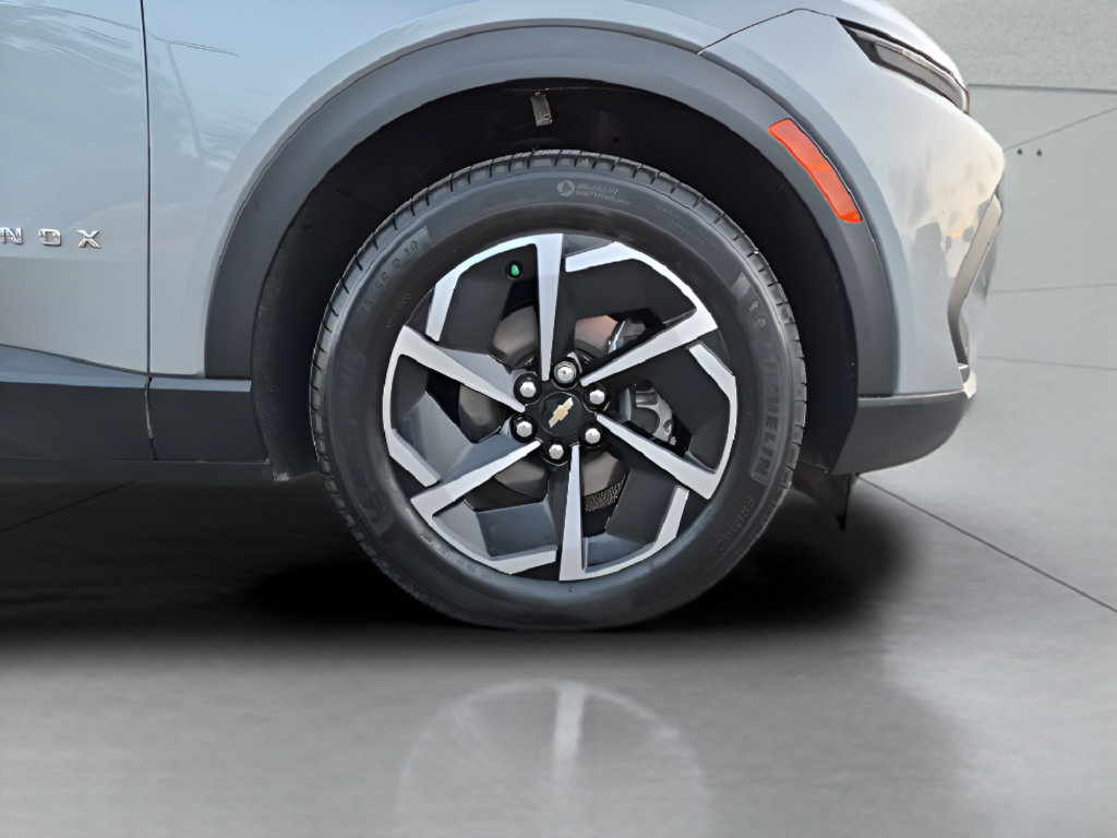Used 2026 Chevrolet Equinox EV LT FWD image 16