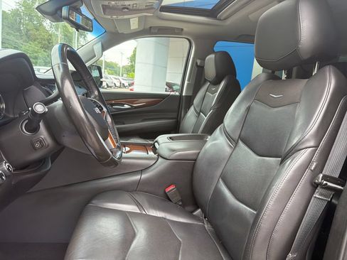 Certified 2019 Cadillac Escalade Premium Luxury AWD/4WD image 9
