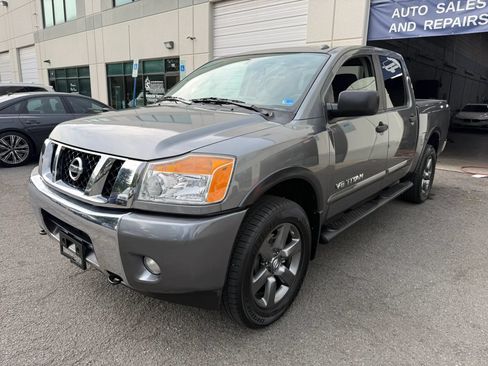 Used 2015 Nissan Titan SV w/ SV Value Truck Package AWD/4WD image 5