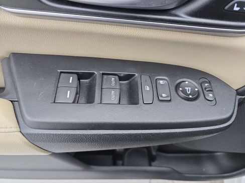 Used 2018 Honda CR-V Touring image 26