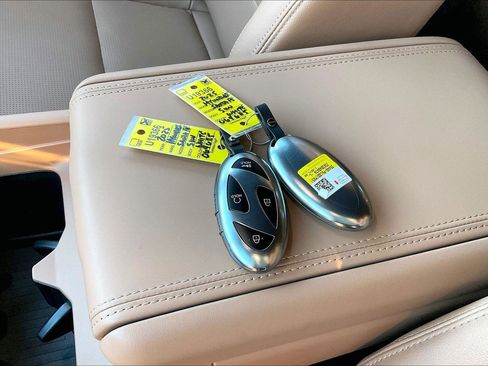 Used 2025 Hyundai Santa Fe Limited image 11