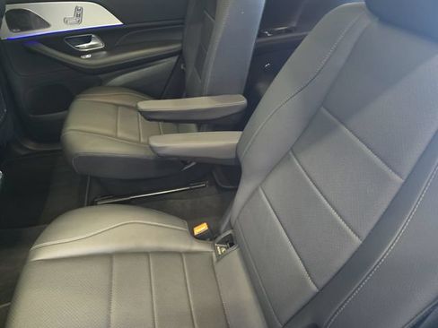 Used 2025 Mercedes-Benz GLS 450 4MATIC image 18