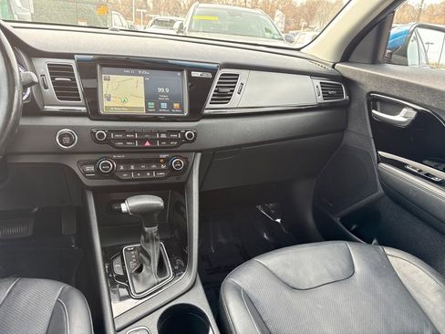 Used 2017 Kia Niro Touring image 35