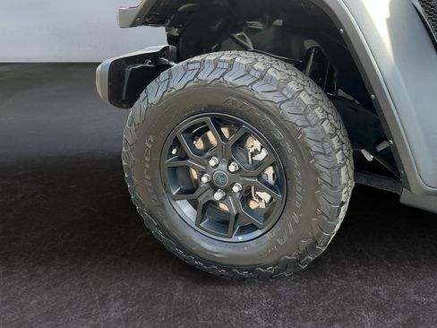 Used 2024 Jeep Wrangler Unlimited AWD/4WD image 9