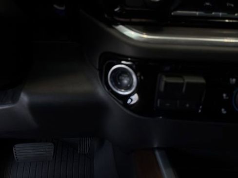 Used 2025 Chevrolet Silverado 1500 High Country w/ Technology Package image 15