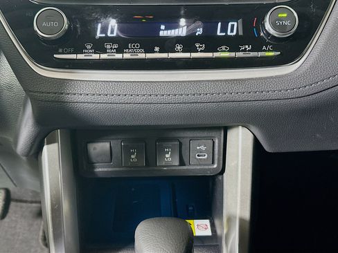 Used 2023 Toyota Corolla Cross XLE w/ Convenience Package FWD image 23