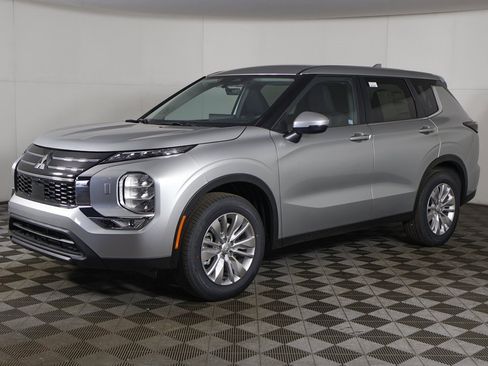 New 2026 Mitsubishi Outlander ES image 8