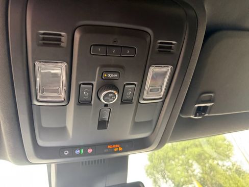Used 2023 Chevrolet Suburban Premier AWD/4WD image 41