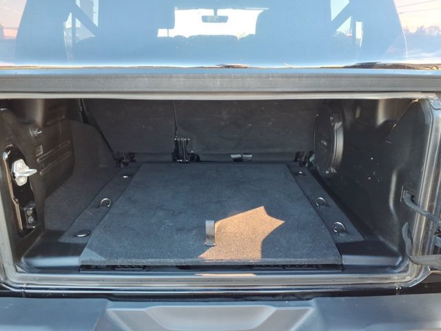 Used 2018 Jeep Wrangler Unlimited Sahara AWD/4WD image 27