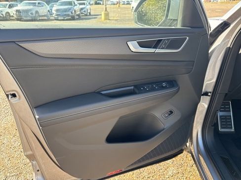 Used 2024 Volkswagen Atlas Cross Sport SEL R-Line image 8