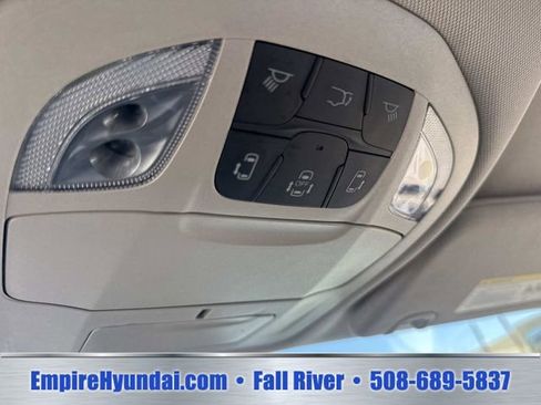 Used 2023 Chrysler Pacifica Touring-L FWD image 28