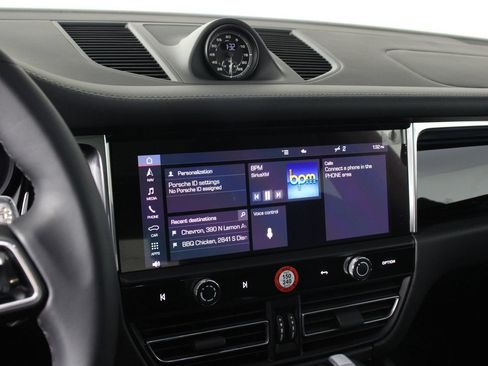 Certified 2026 Porsche Macan AWD/4WD image 13