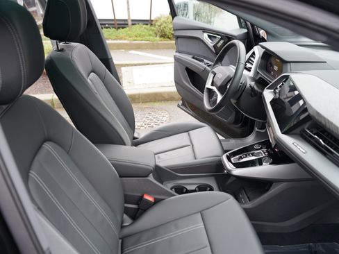 Used 2024 Audi Q4 e-tron Premium Plus w/ Premium Plus image 29