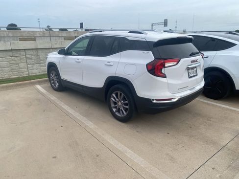 Used 2022 GMC Terrain SLT w/ Tech Package FWD image 16