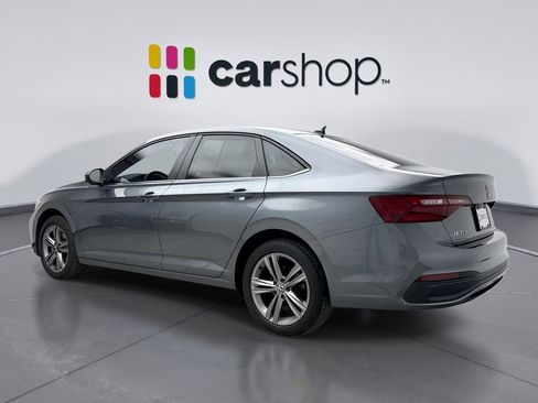 Used 2023 Volkswagen Jetta SE image 3