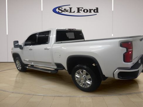 Used 2024 Chevrolet Silverado 2500 High Country w/ High Country Premium Package image 3