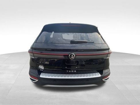 Used 2025 Volkswagen Taos SE FWD image 8