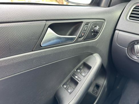 Used 2012 Volkswagen Jetta SE image 19