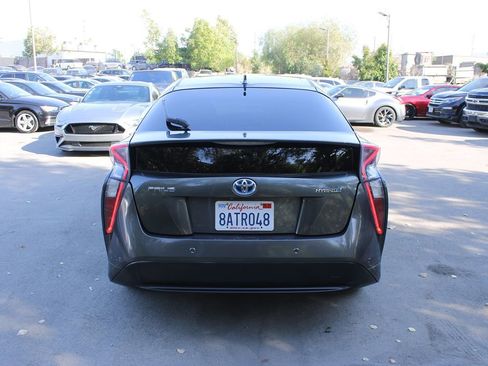 Used 2017 Toyota Prius Two w/ Prius Two Safety Plus Package FWD image 6