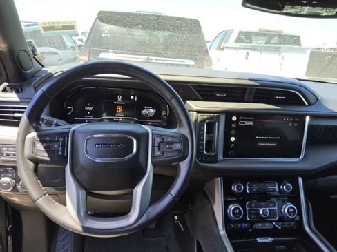 Used 2022 GMC Yukon Denali AWD/4WD image 4