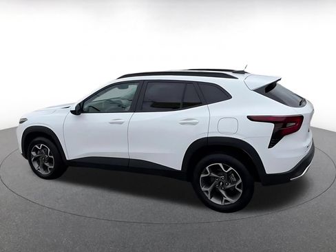 Used 2025 Chevrolet Trax LT FWD image 10