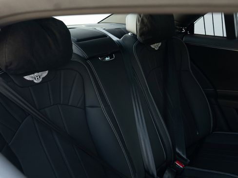 Used 2024 Bentley Flying Spur V8 image 43