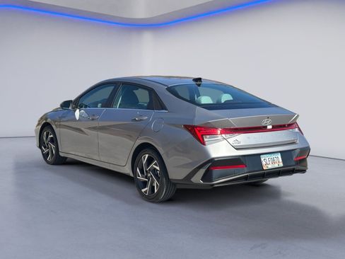 New 2025 Hyundai Elantra Limited FWD image 6