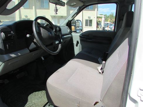 Used 2006 Ford F250 Lariat image 12
