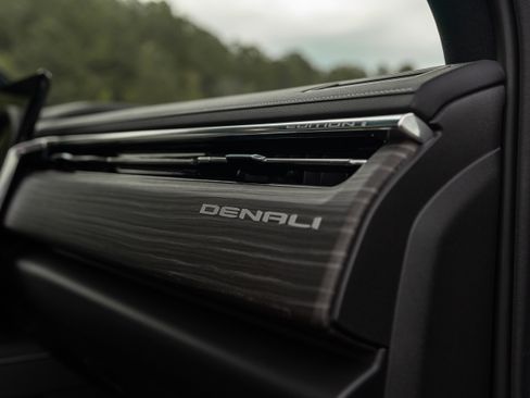 Used 2024 GMC Sierra EV Denali image 17