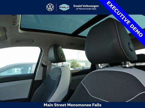 New 2025 Volkswagen Taos SE image 33