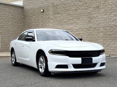 Used 2023 Dodge Charger SXT RWD image 3