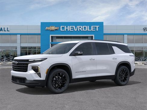 New 2026 Chevrolet Traverse LT image 2