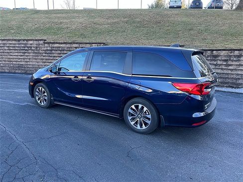 Used 2023 Honda Odyssey EX-L image 5
