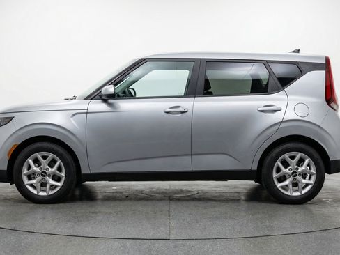 Used 2025 Kia Soul LX w/ LX Technology Package FWD image 5