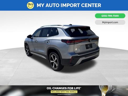 Used 2025 Volkswagen Tiguan SE AWD/4WD image 5