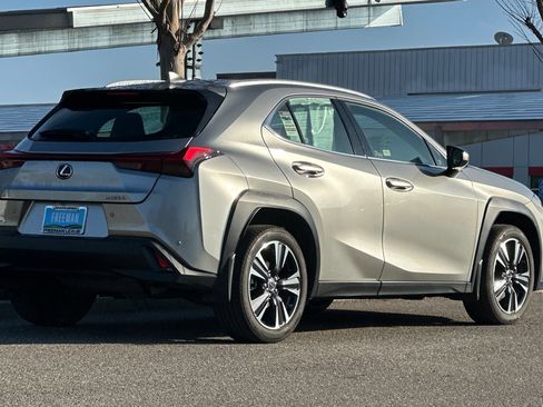 Used 2022 Lexus UX 200 UX 200 image 4