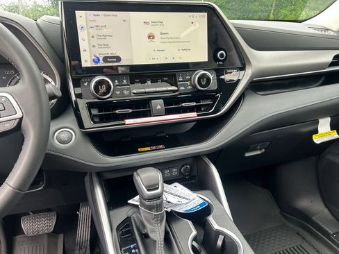 New 2026 Toyota Highlander XLE AWD/4WD image 17