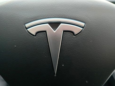 Used 2023 Tesla Model Y Long Range image 42
