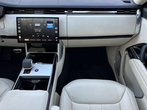 Used 2024 Land Rover Range Rover Long Wheelbase Autobiography image 29
