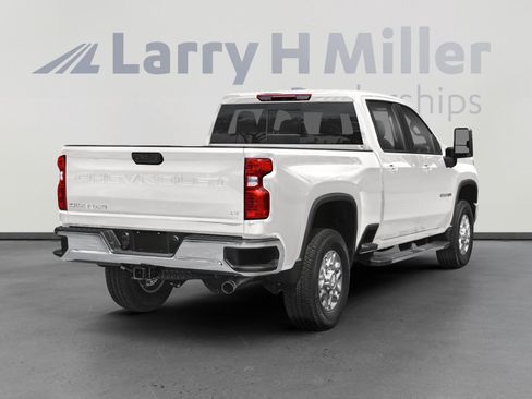 Used 2021 Chevrolet Silverado 2500 LT w/ Convenience Package image 2