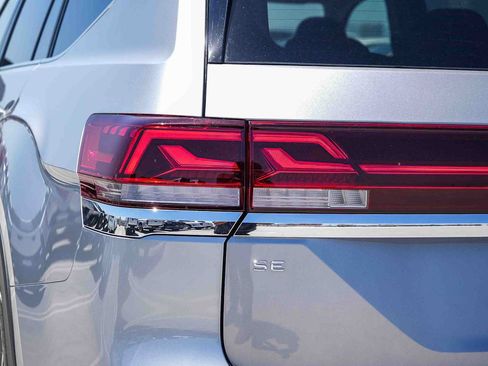 Certified 2026 Volkswagen Atlas SE FWD image 9